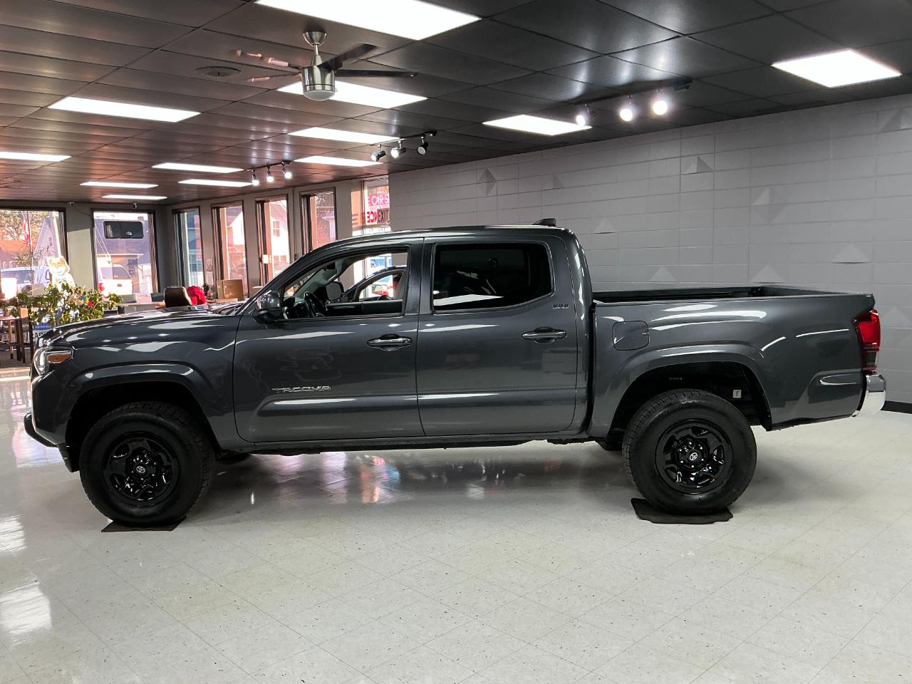 Toyota Tacoma 2WD SR5 Double Cab 5' Bed AT (Natl) 2023