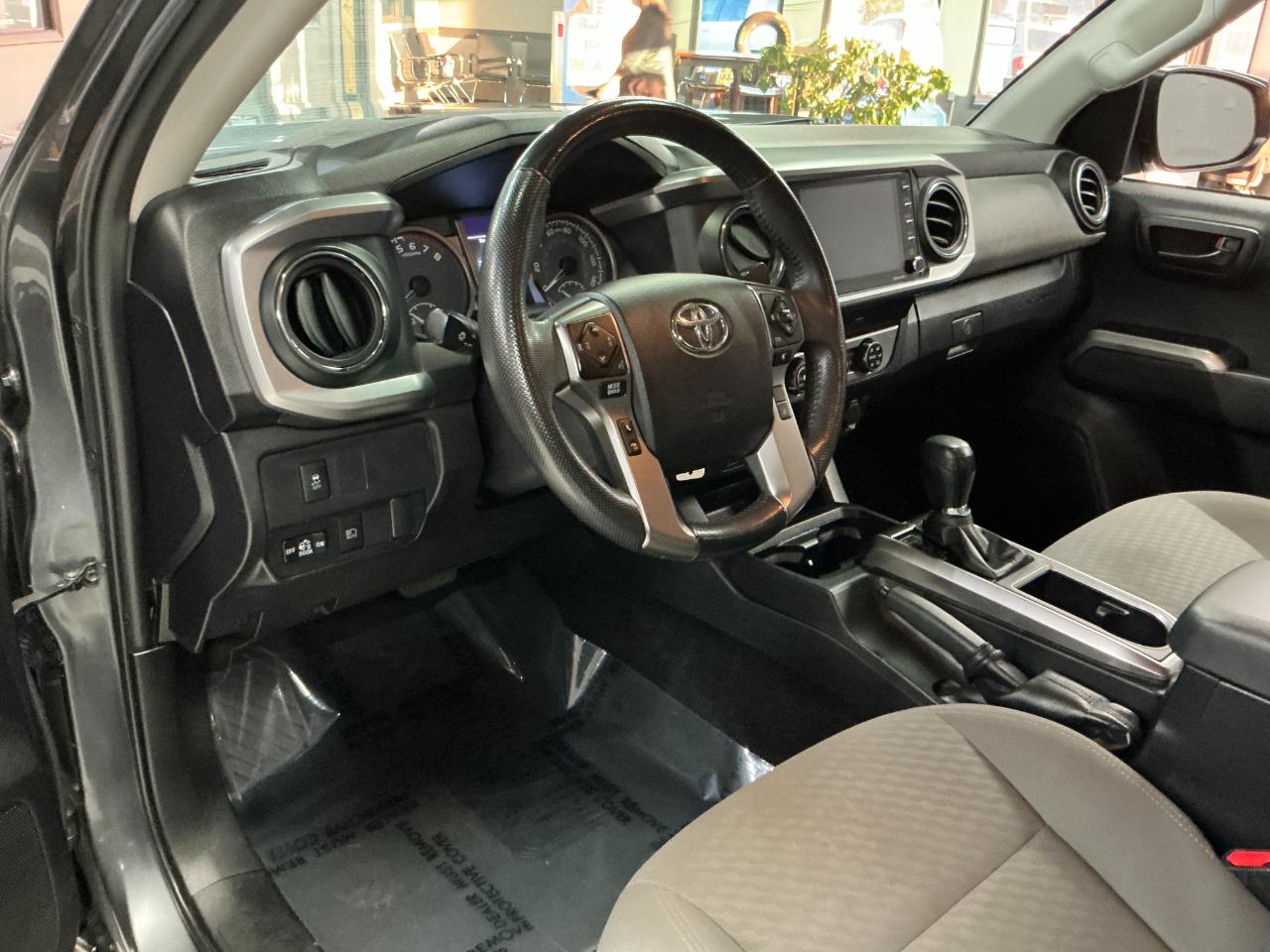 Toyota Tacoma 2WD SR5 Double Cab 5' Bed AT (Natl) 2023