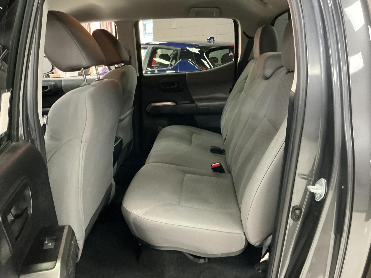 Toyota Tacoma 2WD SR5 Double Cab 5' Bed AT (Natl) 2023