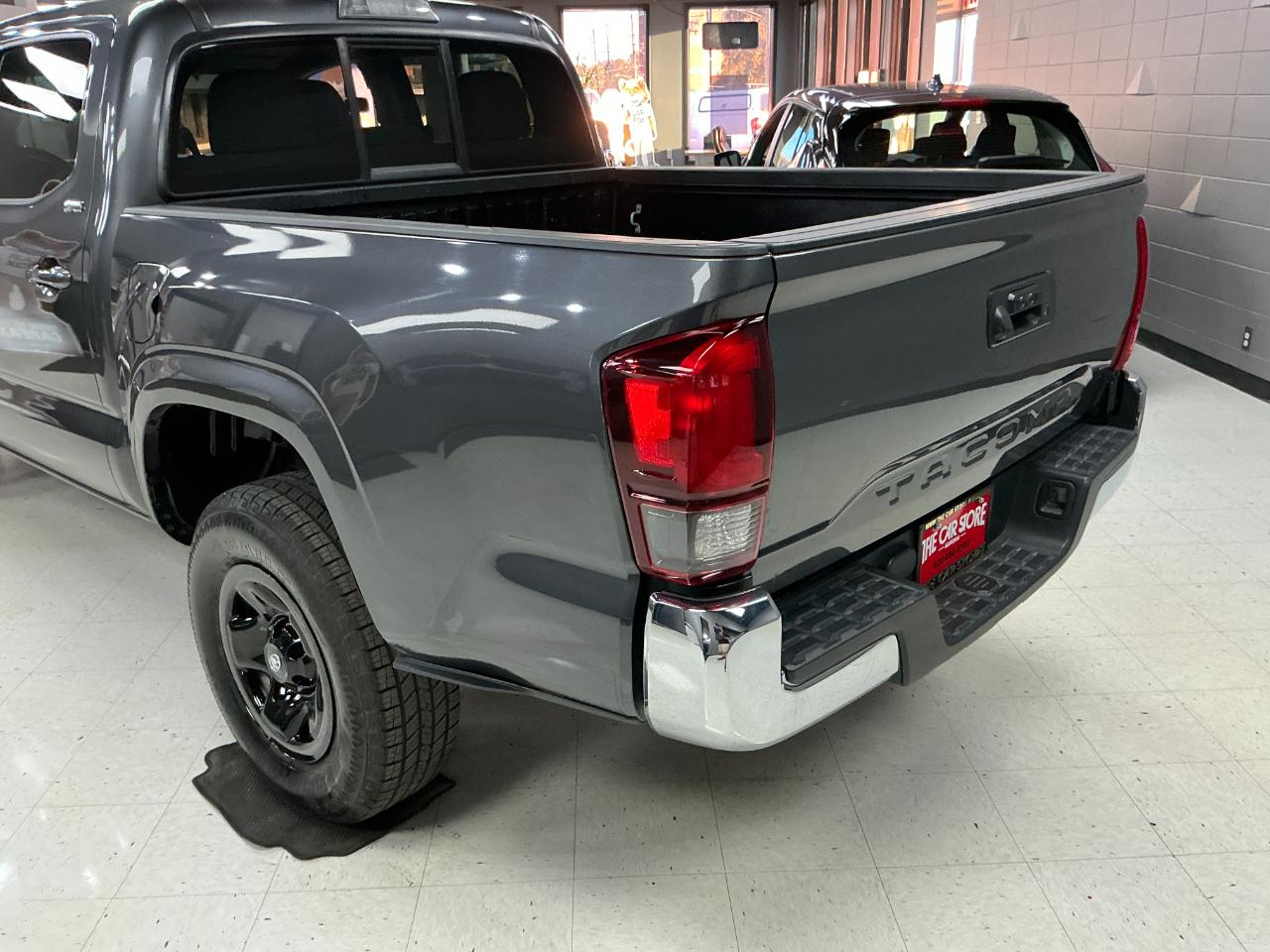Toyota Tacoma 2WD SR5 Double Cab 5' Bed AT (Natl) 2023