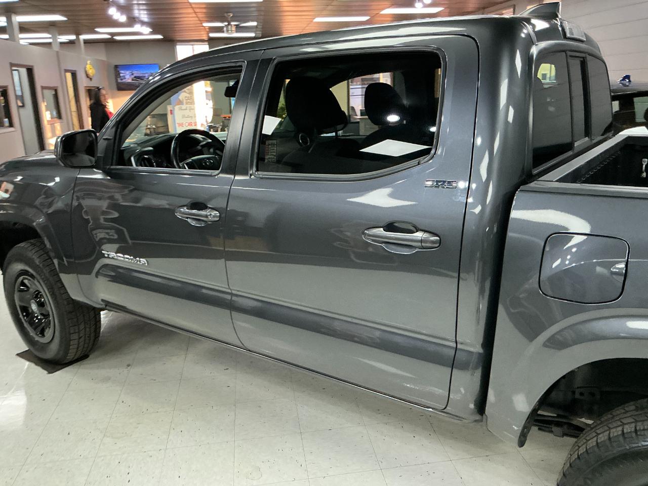 Toyota Tacoma 2WD SR5 Double Cab 5' Bed AT (Natl) 2023