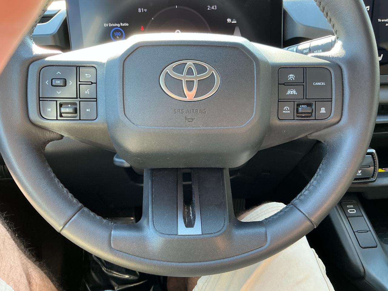 Toyota RAV4 XLE Premium AWD (Natl) 2026