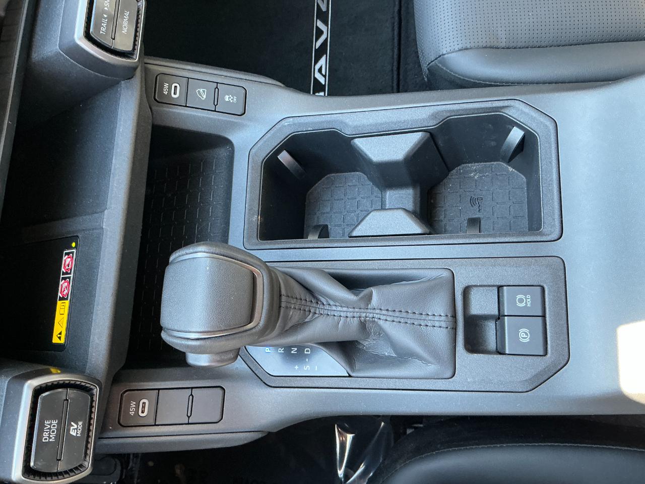 Toyota RAV4 XLE Premium AWD (Natl) 2026