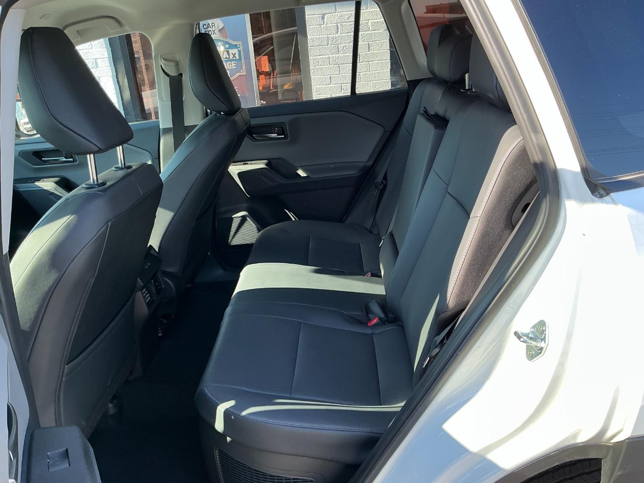 Toyota RAV4 XLE Premium AWD (Natl) 2026