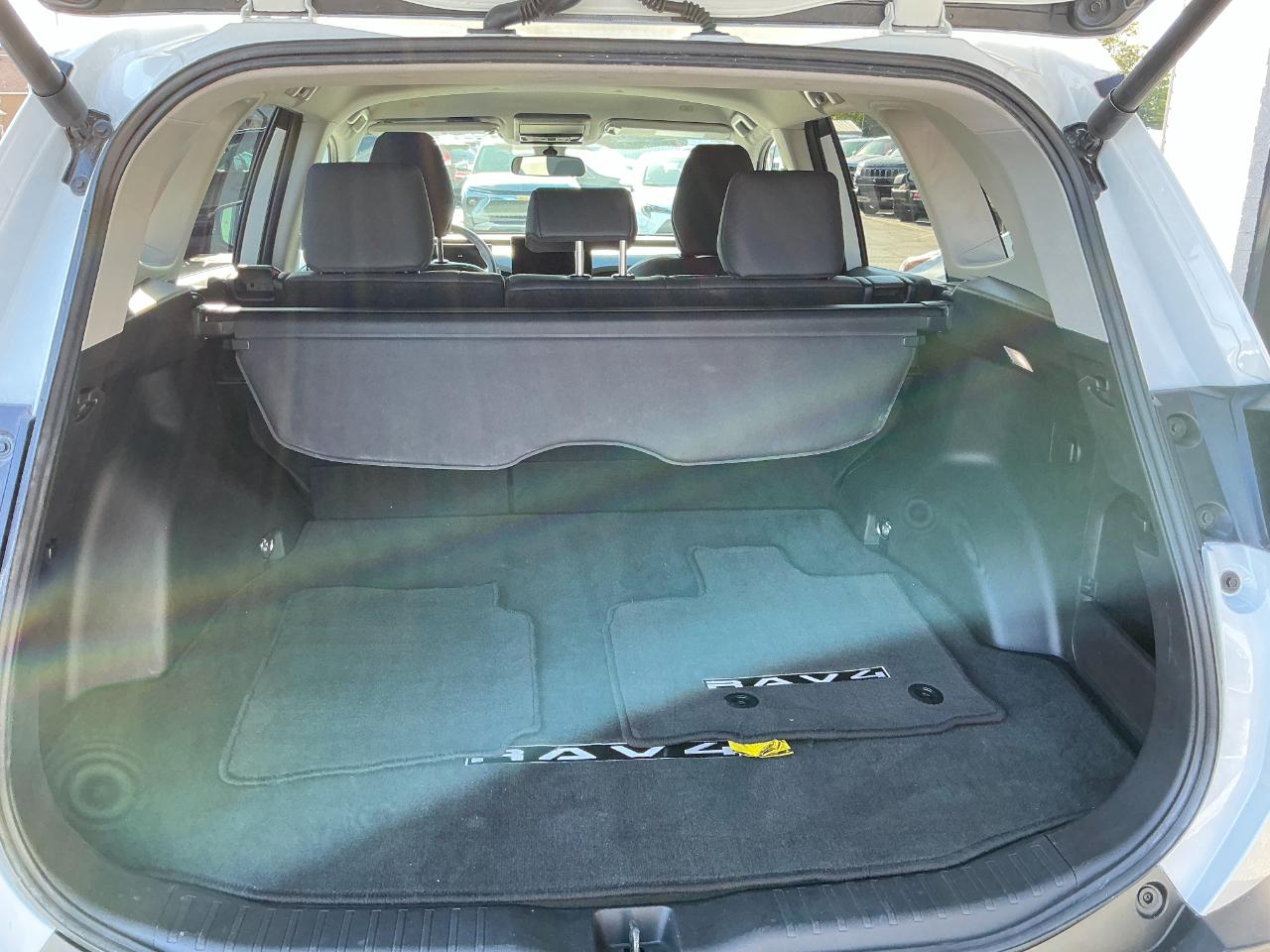 Toyota RAV4 XLE Premium AWD (Natl) 2026