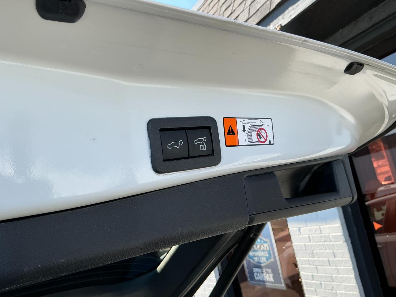 Toyota RAV4 XLE Premium AWD (Natl) 2026