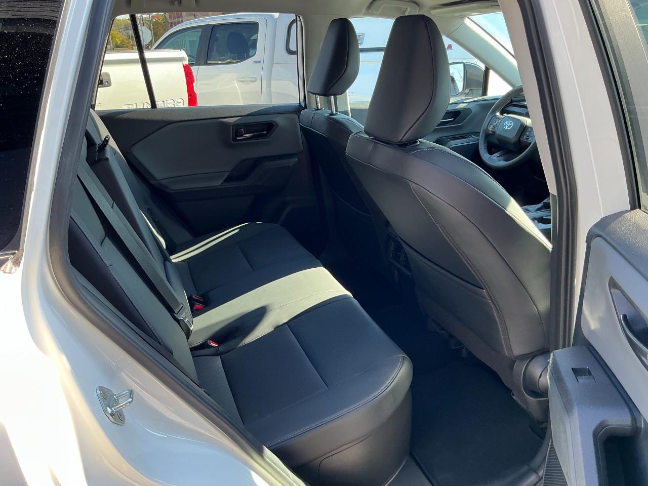 Toyota RAV4 XLE Premium AWD (Natl) 2026