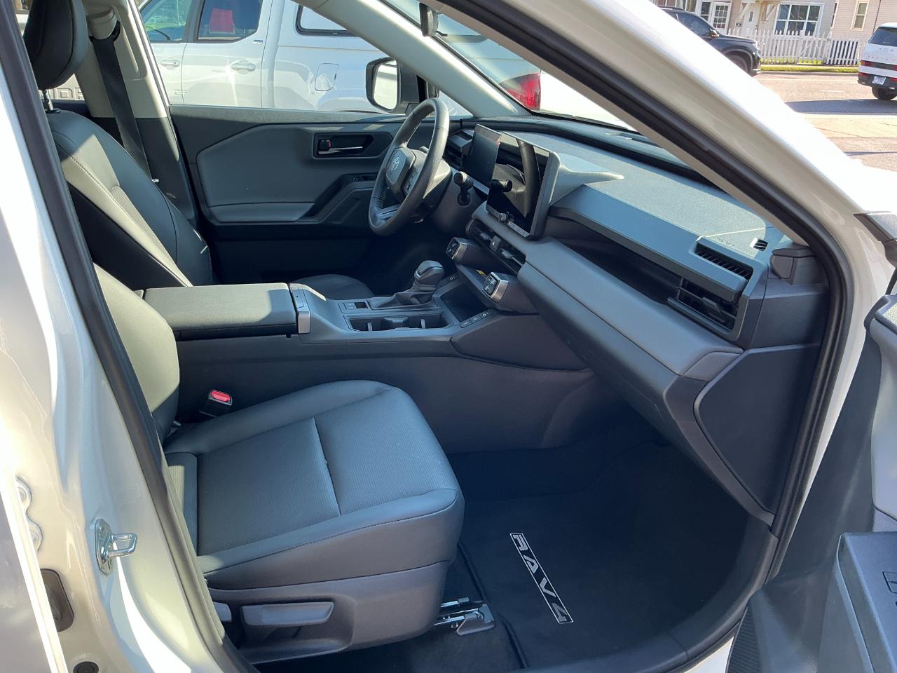 Toyota RAV4 XLE Premium AWD (Natl) 2026