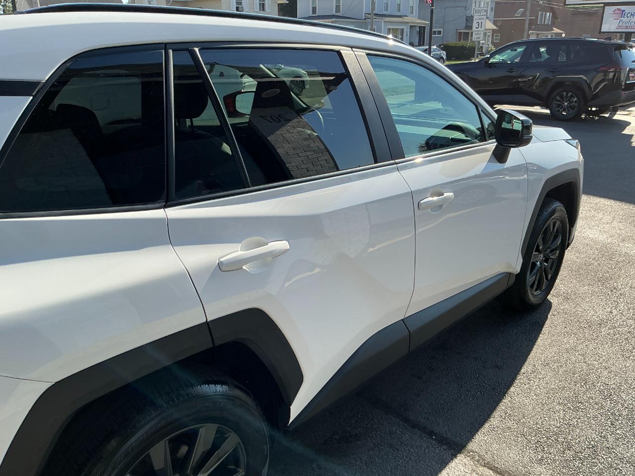 Toyota RAV4 XLE Premium AWD (Natl) 2026