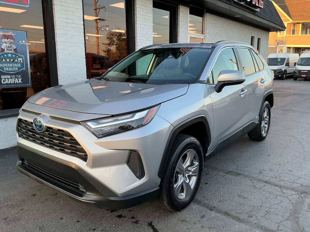Toyota RAV4 Hybrid XLE AWD (Natl) 2024