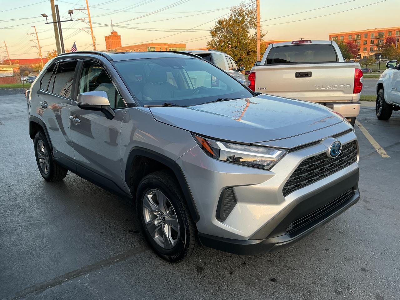 Toyota RAV4 Hybrid XLE AWD (Natl) 2024