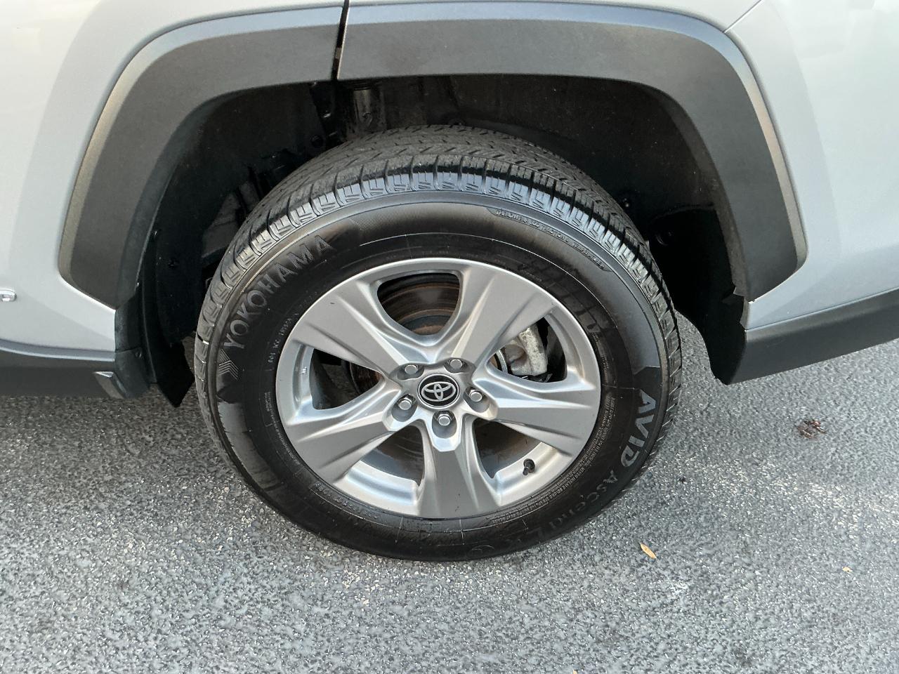 Toyota RAV4 Hybrid XLE AWD (Natl) 2024