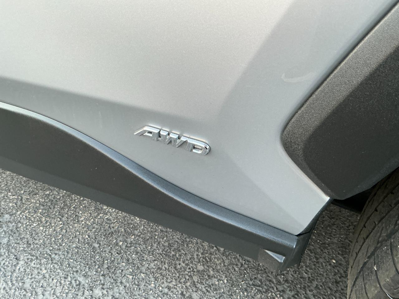 Toyota RAV4 Hybrid XLE AWD (Natl) 2024