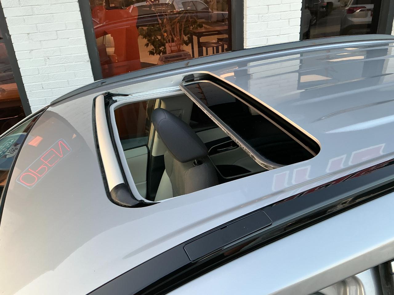 Toyota RAV4 Hybrid XLE AWD (Natl) 2024