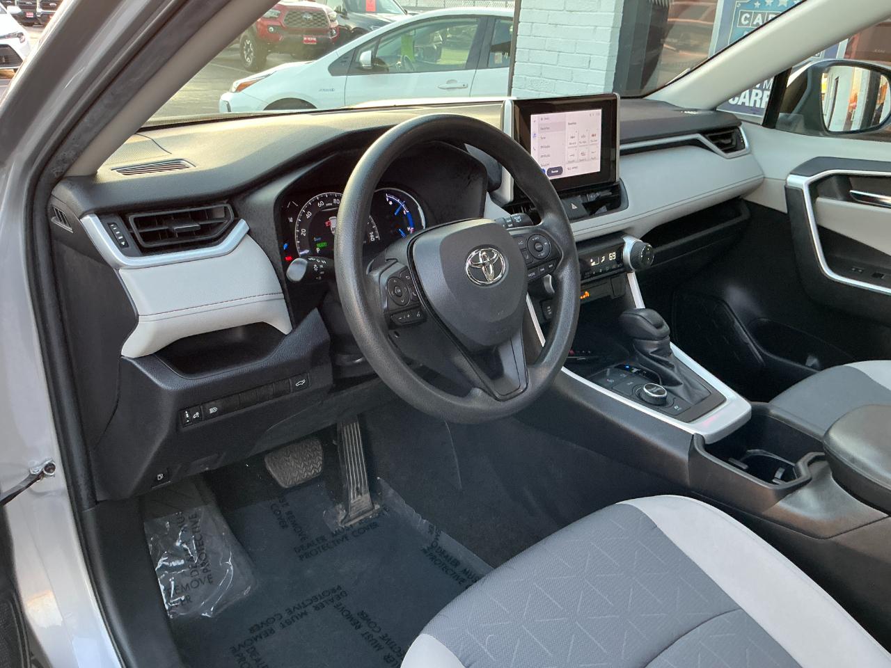 Toyota RAV4 Hybrid XLE AWD (Natl) 2024