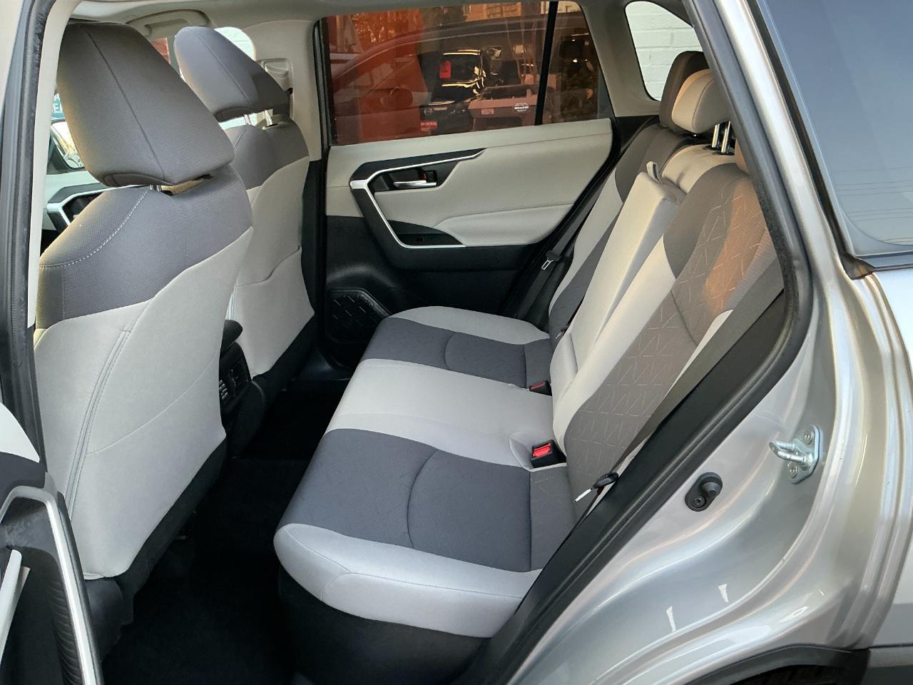 Toyota RAV4 Hybrid XLE AWD (Natl) 2024