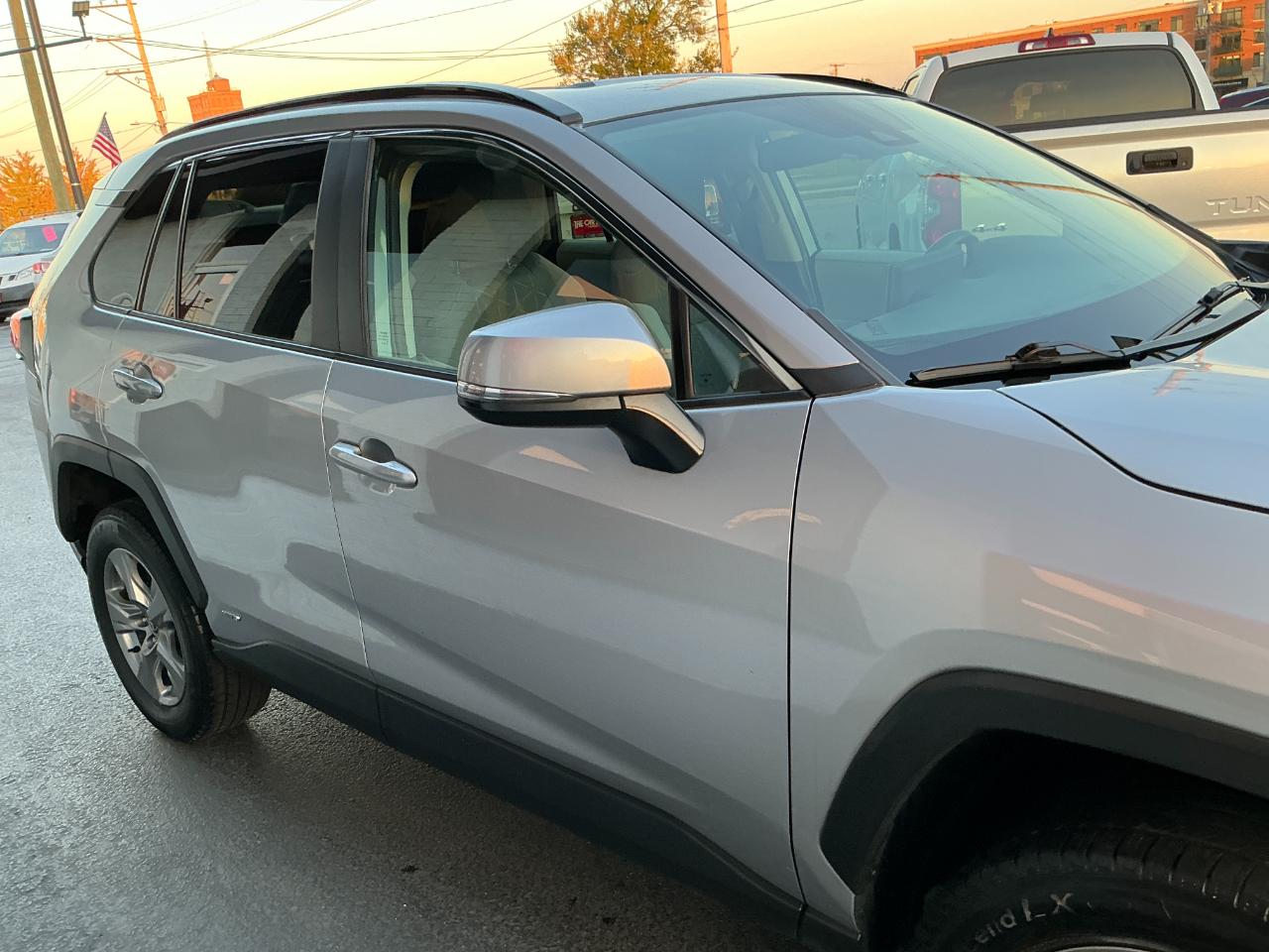 Toyota RAV4 Hybrid XLE AWD (Natl) 2024