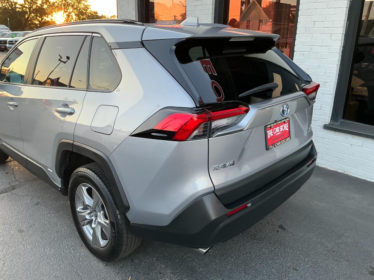 Toyota RAV4 Hybrid XLE AWD (Natl) 2024