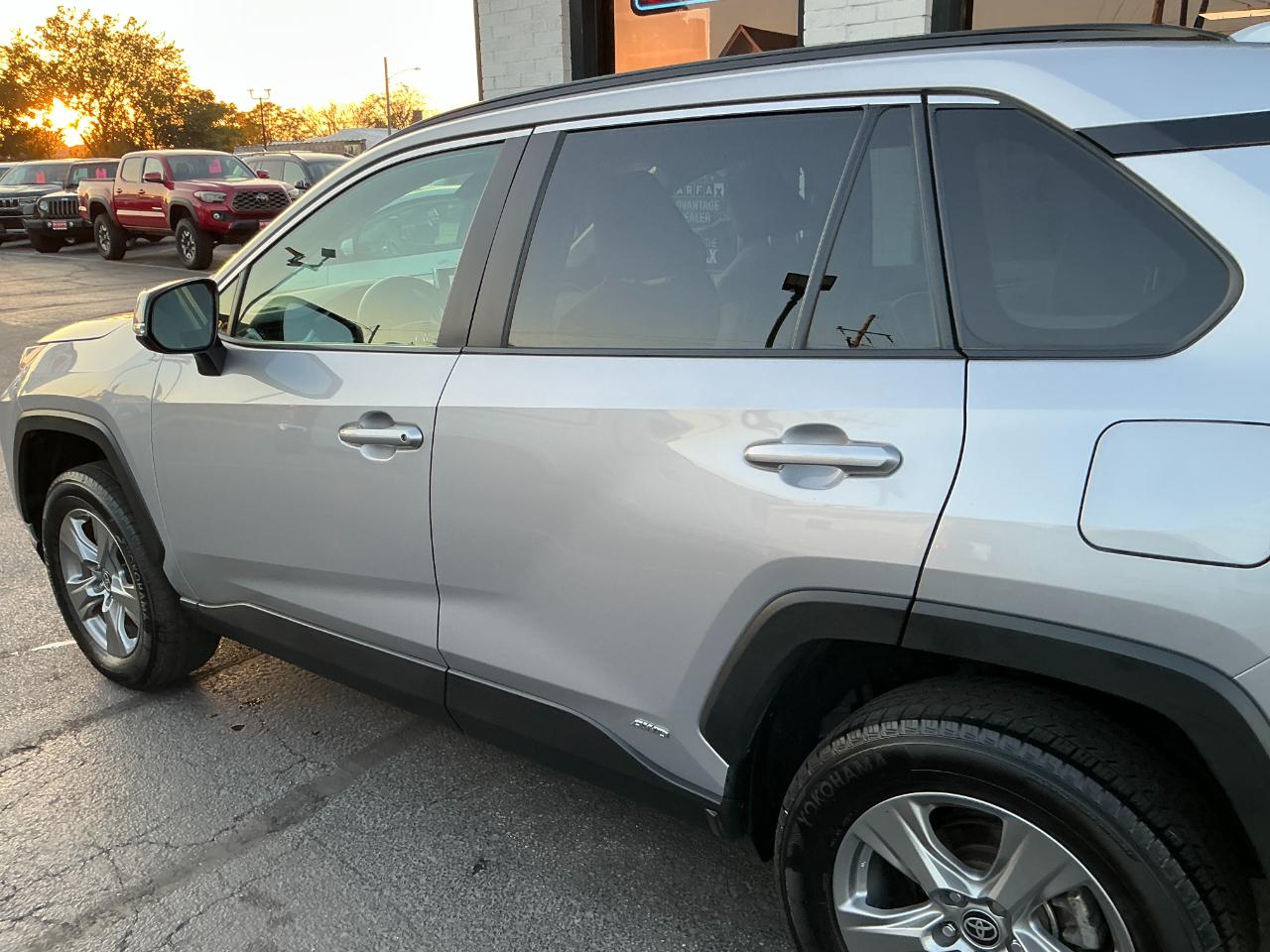 Toyota RAV4 Hybrid XLE AWD (Natl) 2024