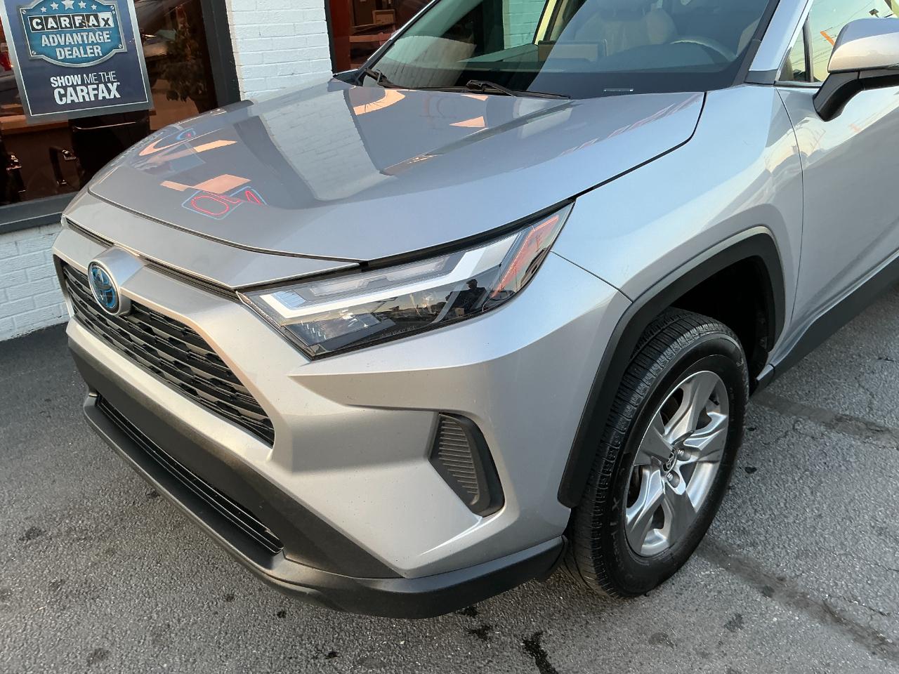 Toyota RAV4 Hybrid XLE AWD (Natl) 2024