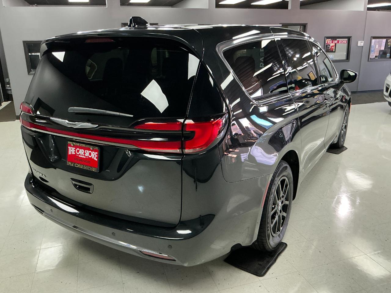 Chrysler Pacifica Touring FWD 2023
