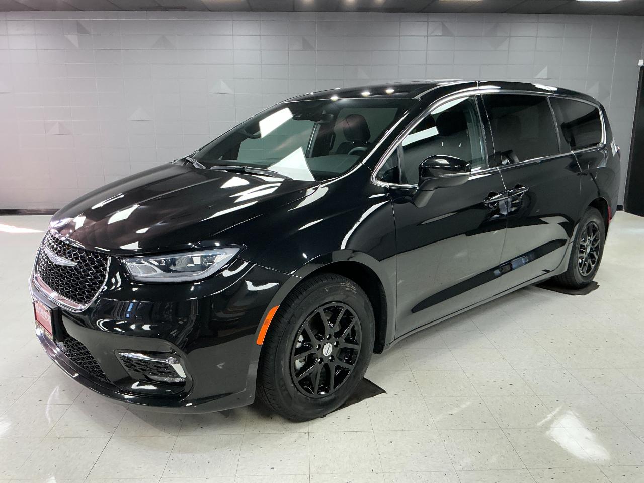 Chrysler Pacifica Touring FWD 2023