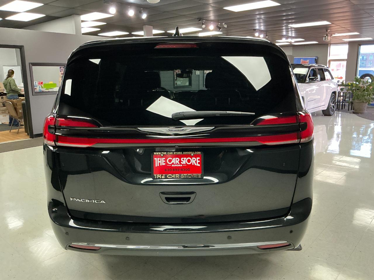 Chrysler Pacifica Touring FWD 2023