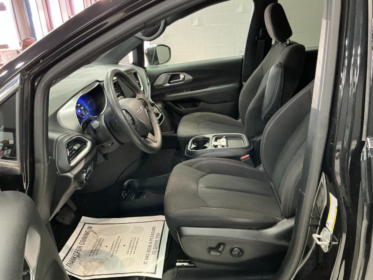 Chrysler Pacifica Touring FWD 2023