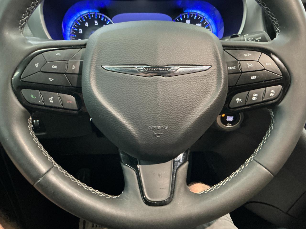 Chrysler Pacifica Touring FWD 2023
