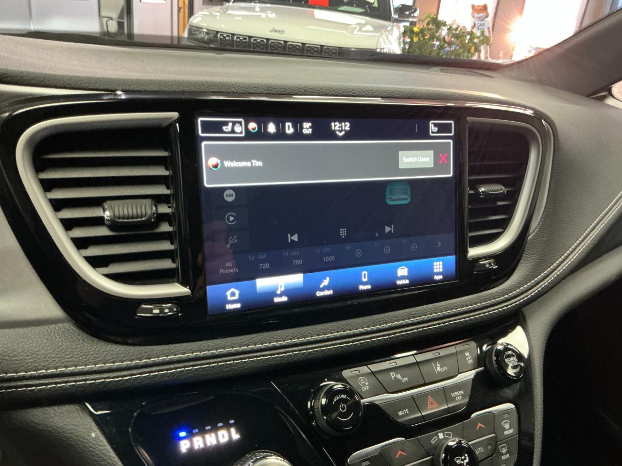 Chrysler Pacifica Touring FWD 2023