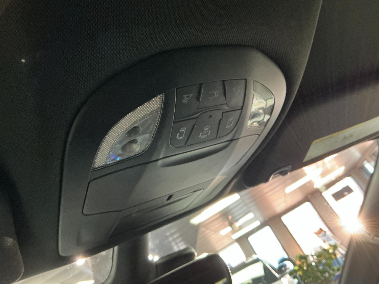 Chrysler Pacifica Touring FWD 2023