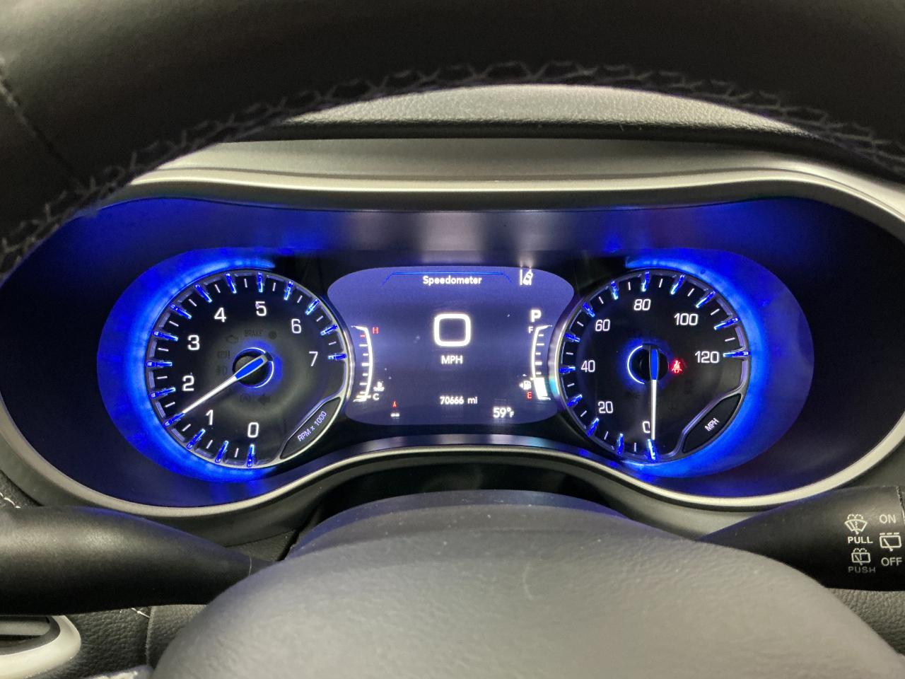 Chrysler Pacifica Touring FWD 2023