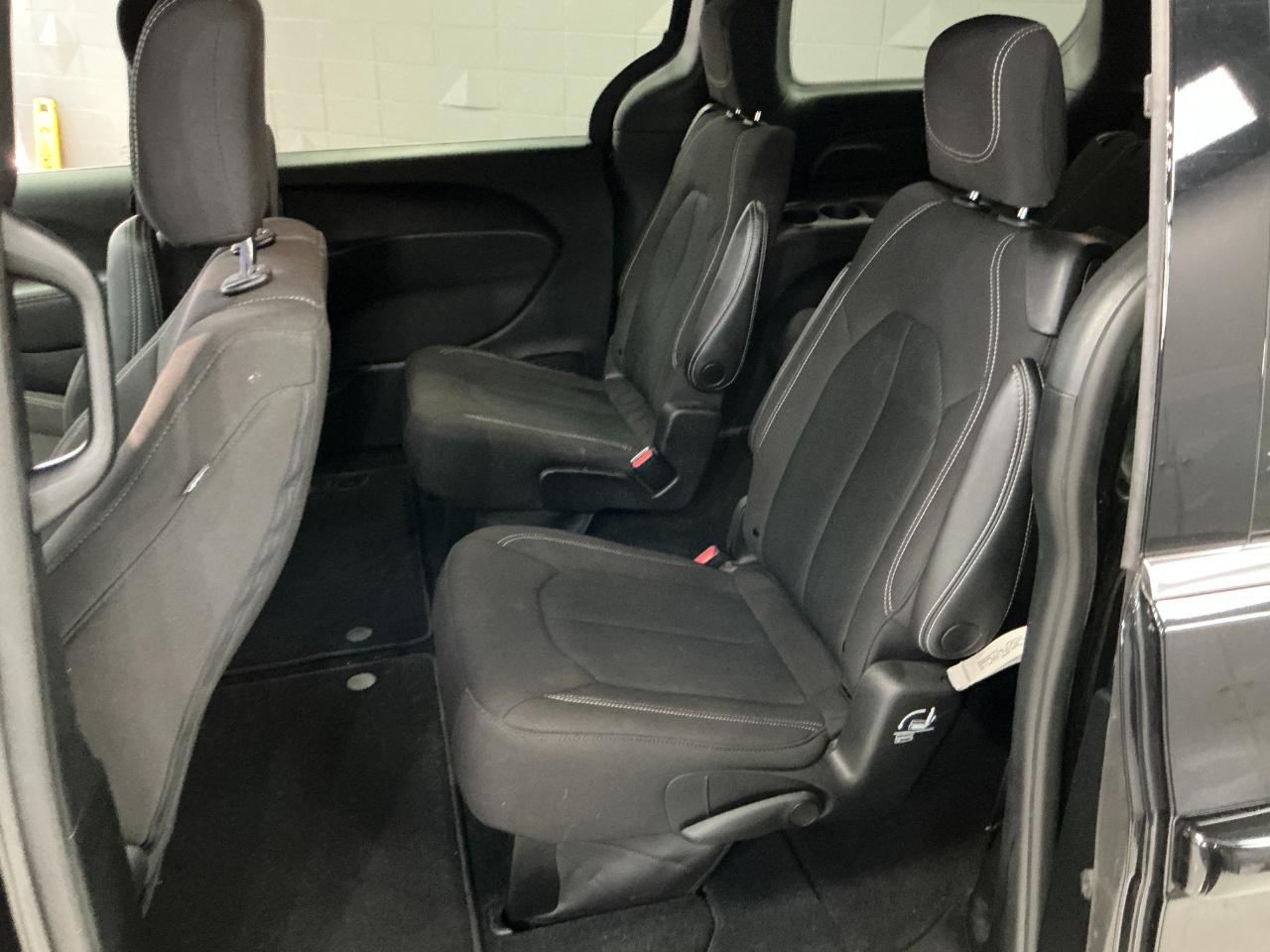 Chrysler Pacifica Touring FWD 2023