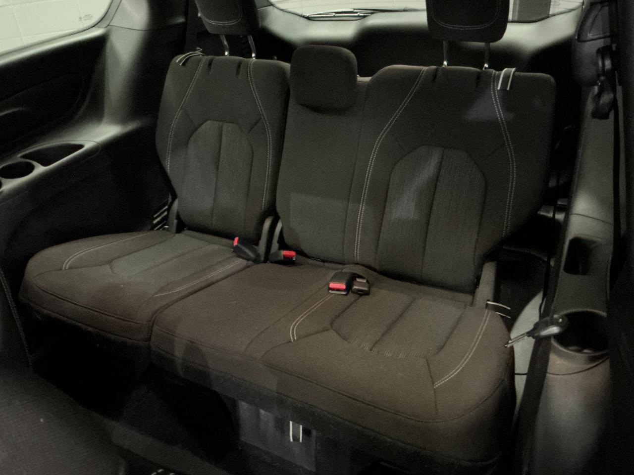 Chrysler Pacifica Touring FWD 2023