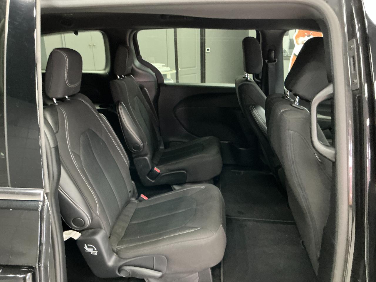 Chrysler Pacifica Touring FWD 2023