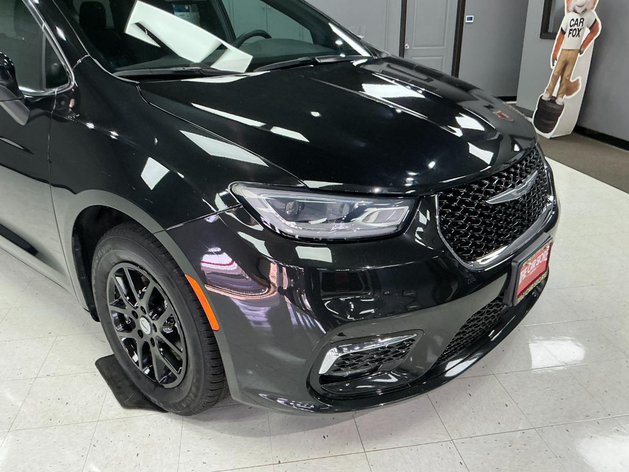 Chrysler Pacifica Touring FWD 2023