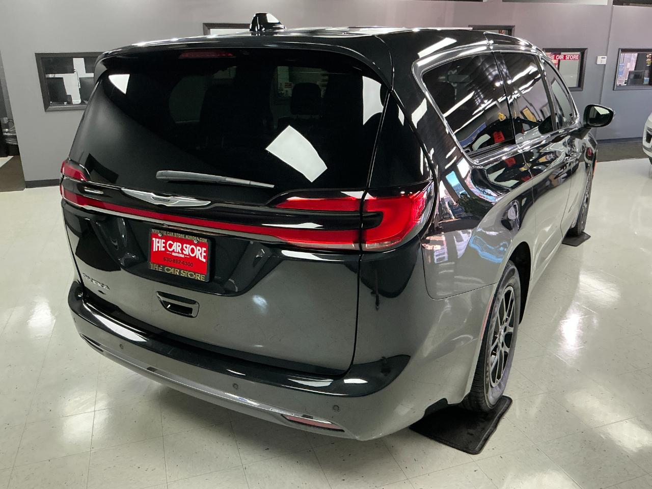 Chrysler Pacifica Touring FWD 2023