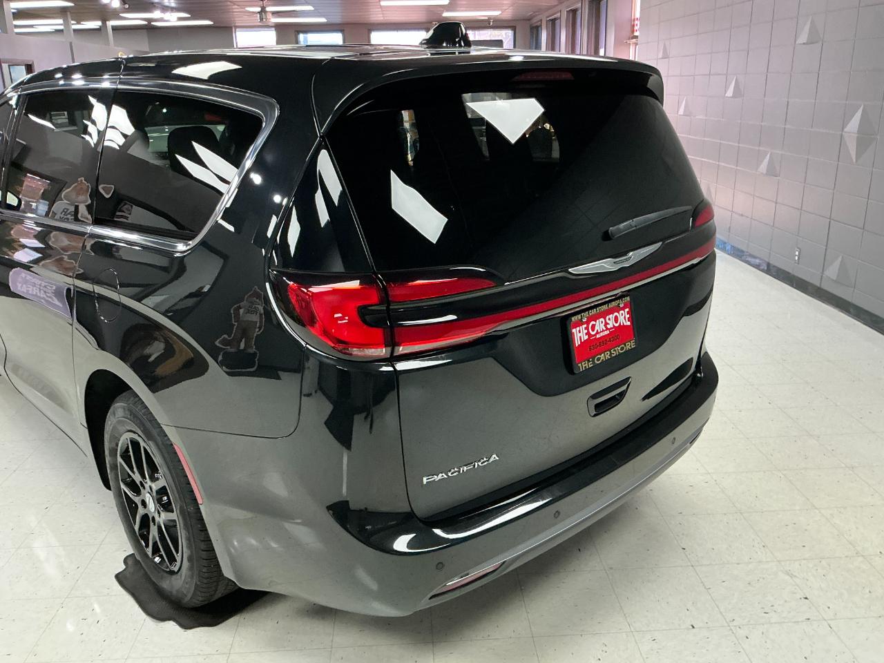 Chrysler Pacifica Touring FWD 2023