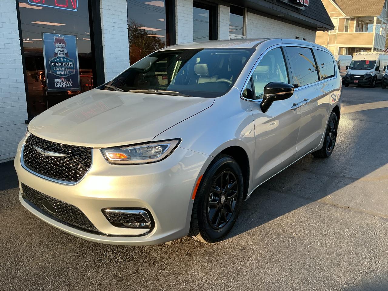 Chrysler Pacifica Select FWD 2026