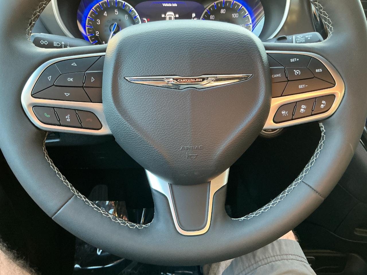 Chrysler Pacifica Select FWD 2026