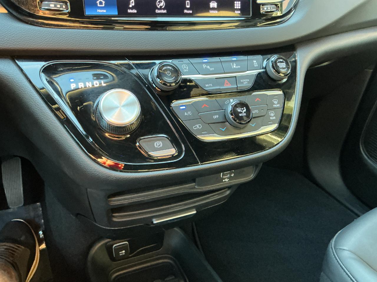 Chrysler Pacifica Select FWD 2026