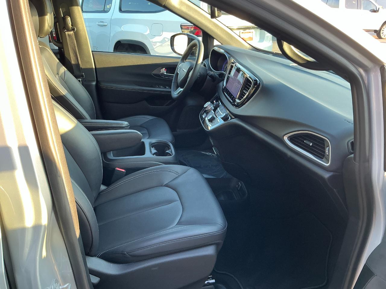 Chrysler Pacifica Select FWD 2026