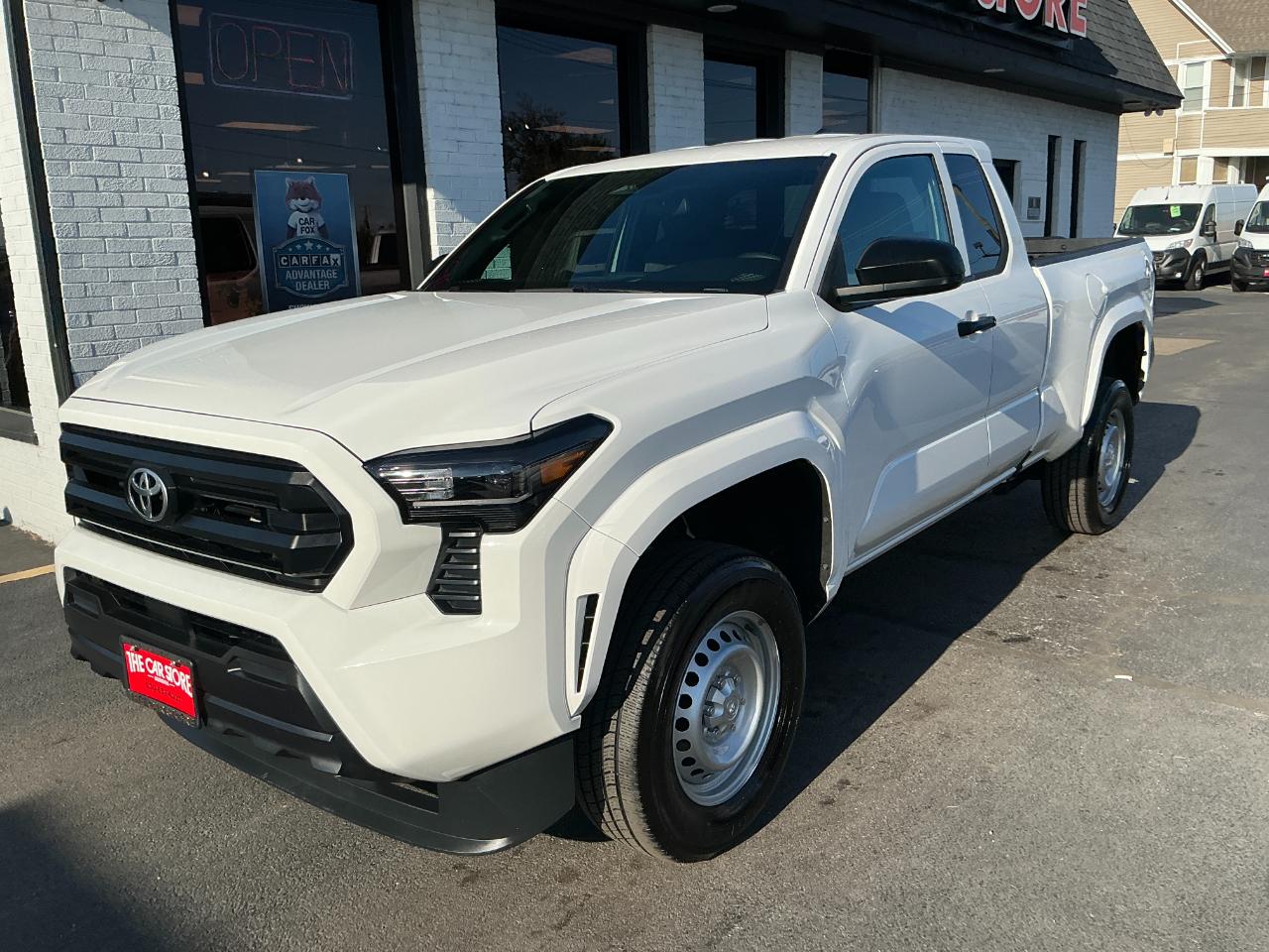 Toyota Tacoma 2WD SR XtraCab 6' Bed AT (Natl) 2024