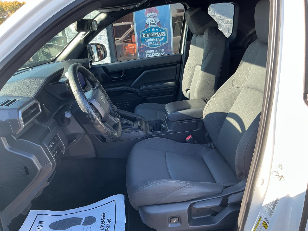 Toyota Tacoma 2WD SR XtraCab 6' Bed AT (Natl) 2024