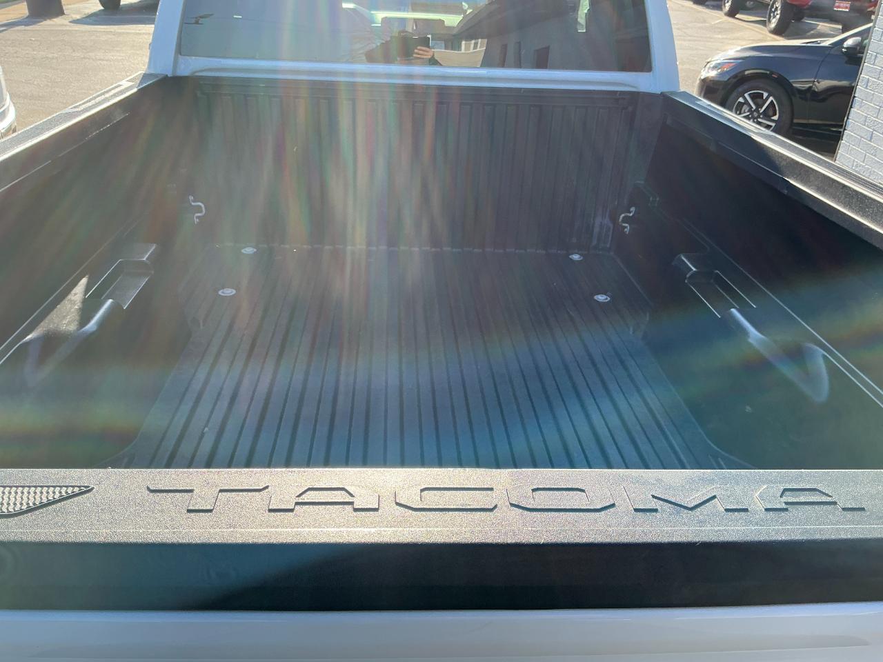 Toyota Tacoma 2WD SR XtraCab 6' Bed AT (Natl) 2024