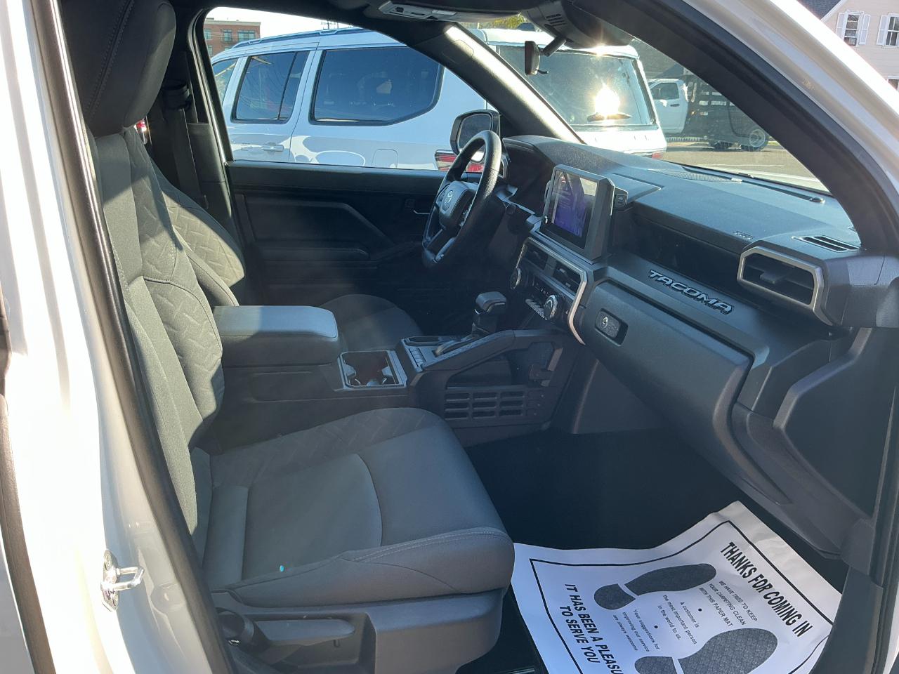 Toyota Tacoma 2WD SR XtraCab 6' Bed AT (Natl) 2024