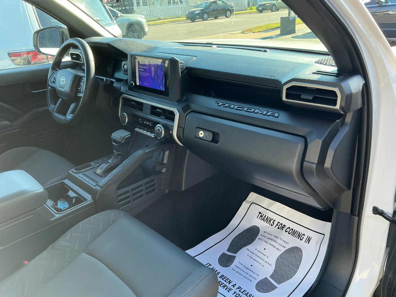 Toyota Tacoma 2WD SR XtraCab 6' Bed AT (Natl) 2024