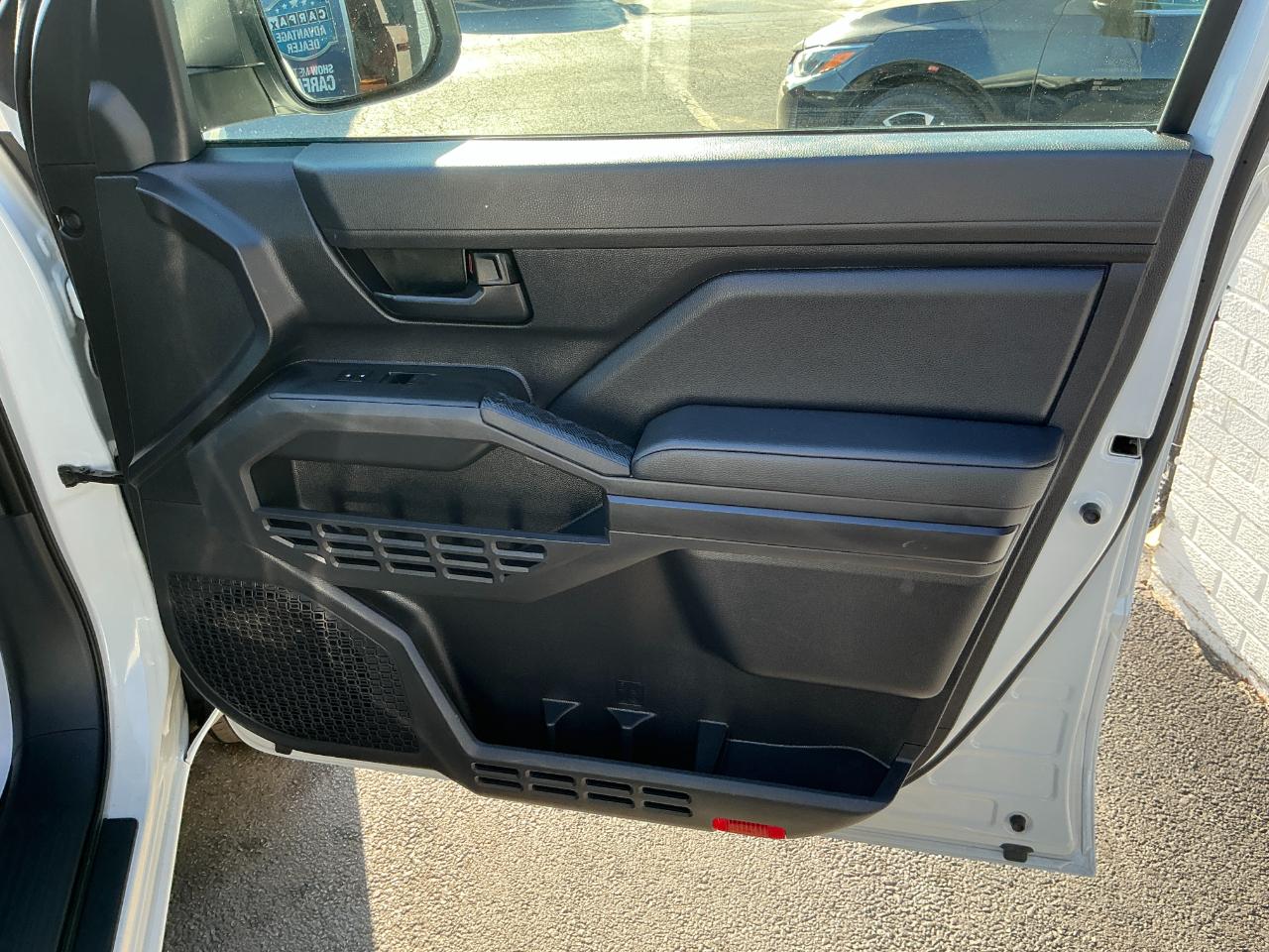 Toyota Tacoma 2WD SR XtraCab 6' Bed AT (Natl) 2024