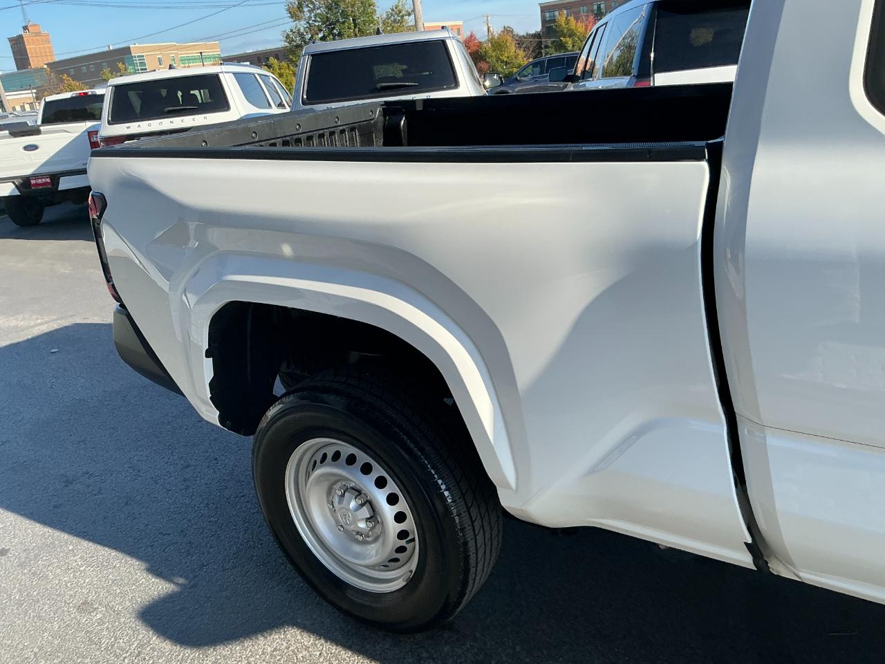 Toyota Tacoma 2WD SR XtraCab 6' Bed AT (Natl) 2024