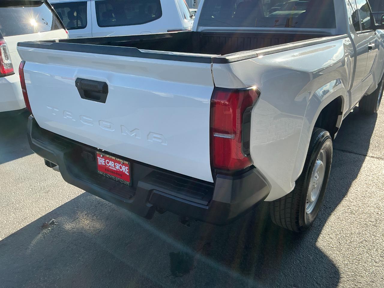 Toyota Tacoma 2WD SR XtraCab 6' Bed AT (Natl) 2024